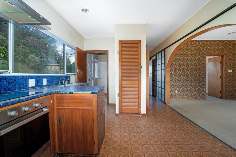 Photo of property in 18 Woburn Road, Northland, Wellington, 6012