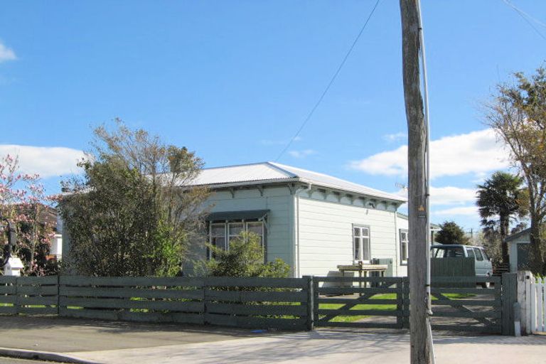 Photo of property in 16 Blackwell Street, Marton, 4710