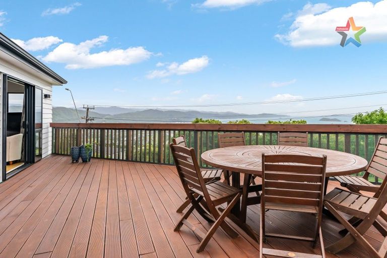 Photo of property in 6 Poto Road, Normandale, Lower Hutt, 5010