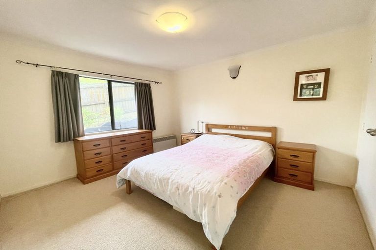 Photo of property in 17 Blethyn Place, Te Atatu South, Auckland, 0610