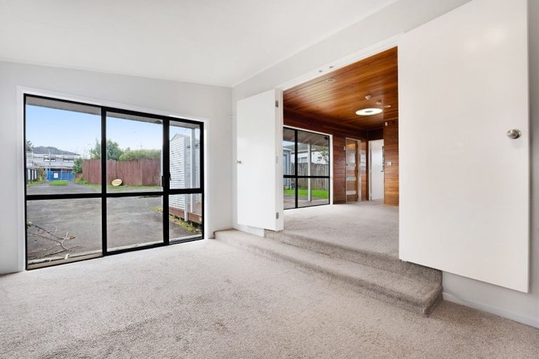 Photo of property in 1/2 Woodside Road, Manurewa, Auckland, 2102
