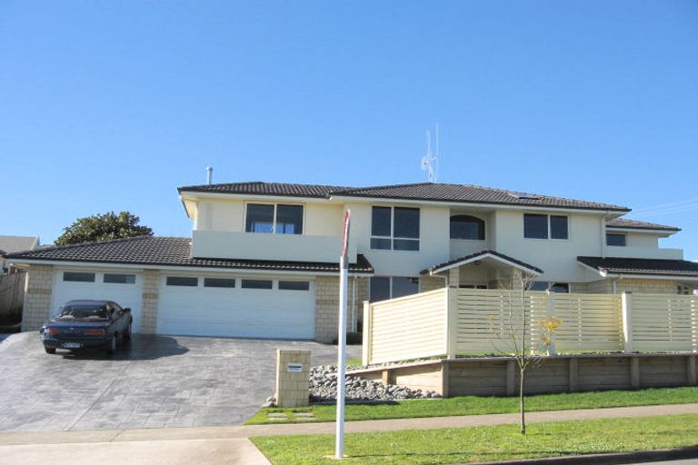 Photo of property in 2 Caversham Drive, Rototuna, Hamilton, 3210