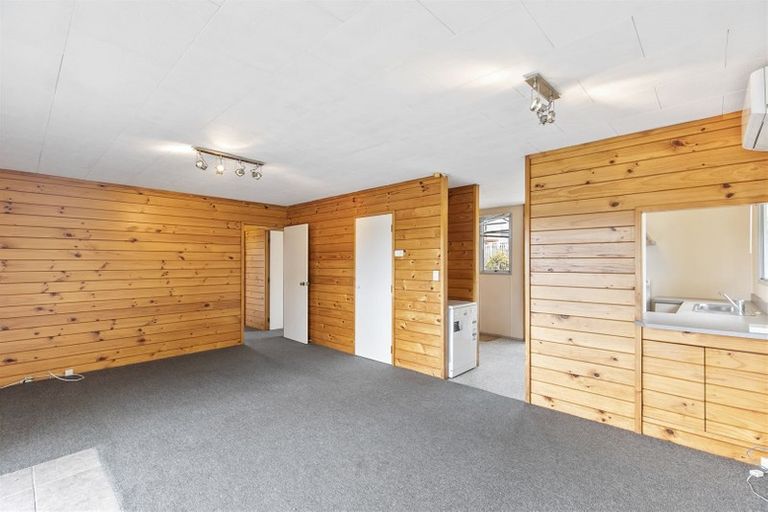 Photo of property in 1/30 Barbados Drive, Unsworth Heights, Auckland, 0632