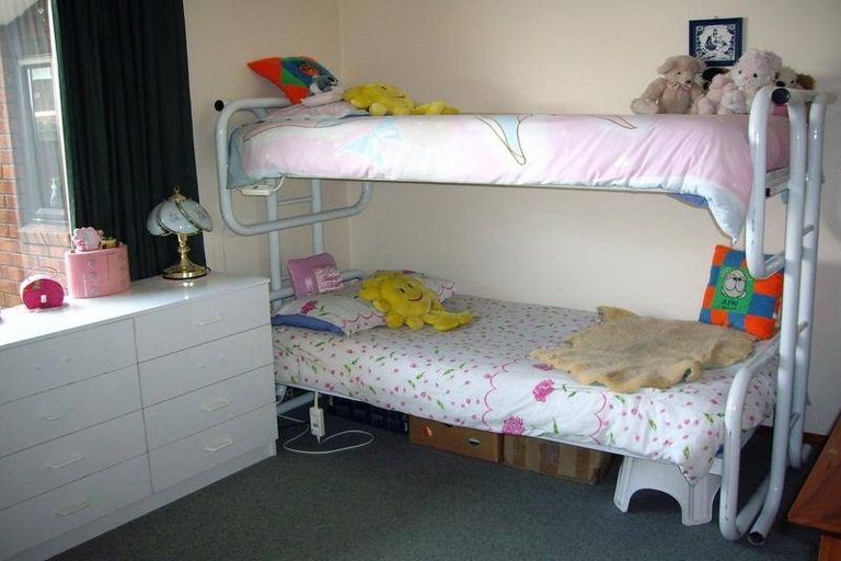 Photo of property in 12a Oakhurst Place, Russley, Christchurch, 8042