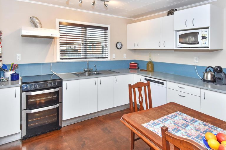 Photo of property in 8 Paterson Avenue, Pukekohe, 2120