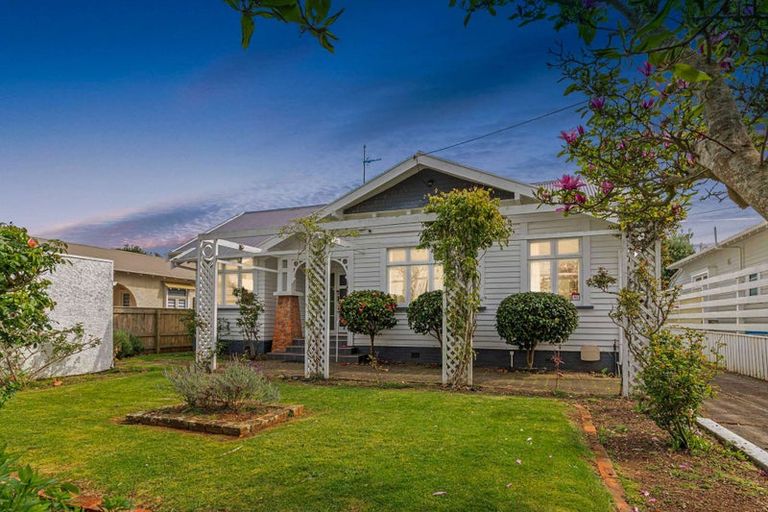 Photo of property in 4 Godwin Crescent, College Estate, Whanganui, 4500