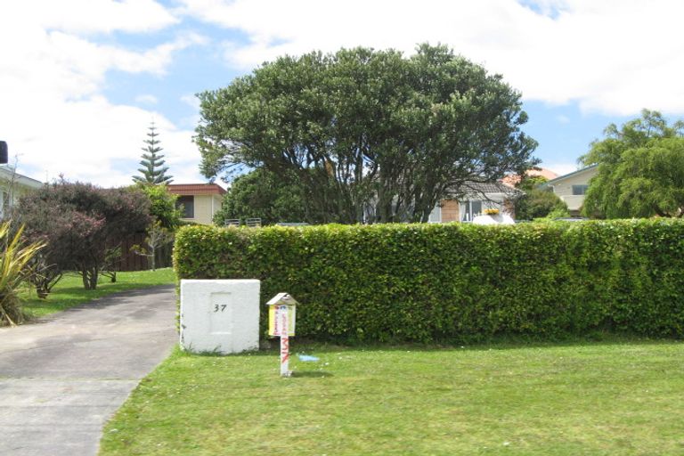 Photo of property in 35a Tindalls Bay Road, Tindalls Beach, Whangaparaoa, 0930