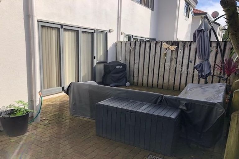 Photo of property in 3/102 Greenhithe Road, Greenhithe, Auckland, 0632