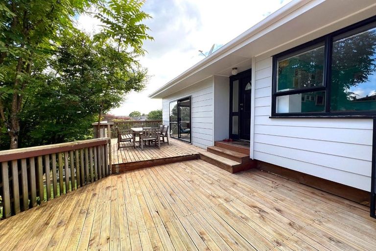 Photo of property in 8 Luxor Place, Massey, Auckland, 0614