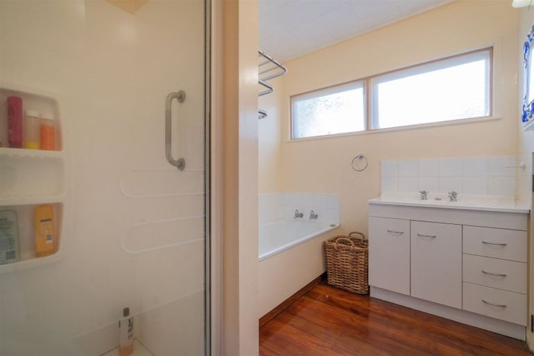 Photo of property in 142 Brunton Crescent, Thames, 3500