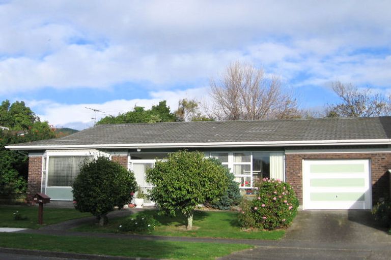 Photo of property in 71 Nimmo Avenue East, Waikanae, 5036