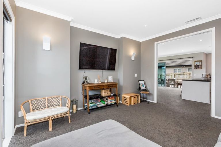 Photo of property in 105 Endeavour Drive, Whitby, Porirua, 5024