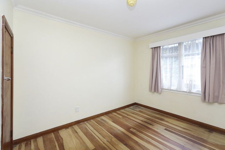 Photo of property in 28 Wallace Place, Westown, New Plymouth, 4310