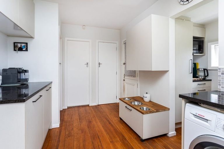 Photo of property in 60 Beach Valley Road, Piha, New Lynn, 0772