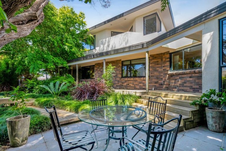 Photo of property in 15 Del Mar Place, Merrilands, New Plymouth, 4312