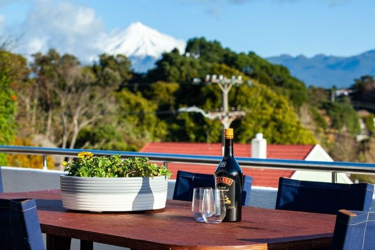 Photo of property in 117 Mangorei Road, Merrilands, New Plymouth, 4312