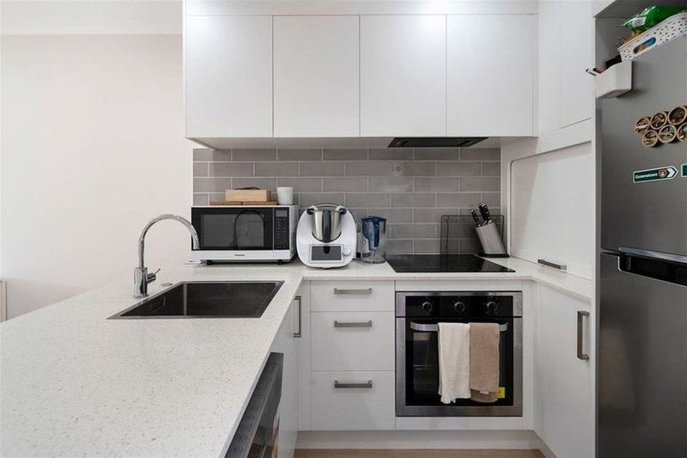 Photo of property in 105 Waimumu Road, Massey, Auckland, 0614