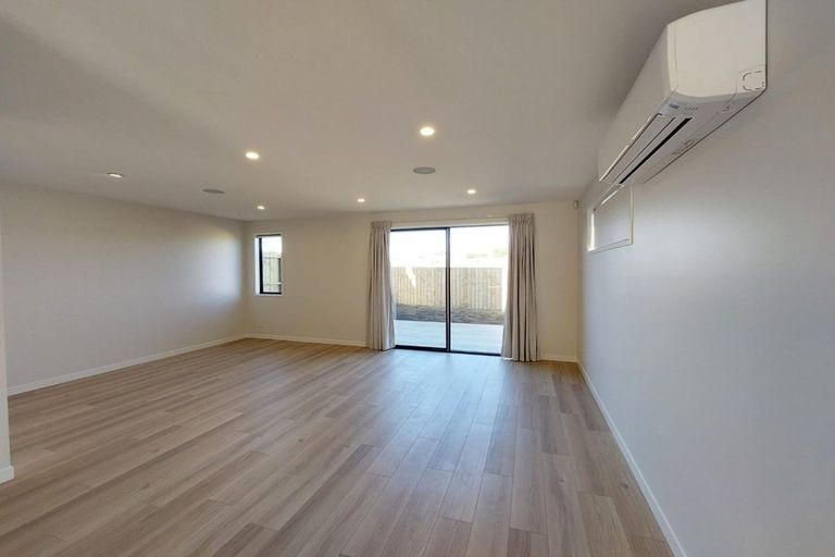 Photo of property in 33 Porowha Road, Westgate, Auckland, 0814