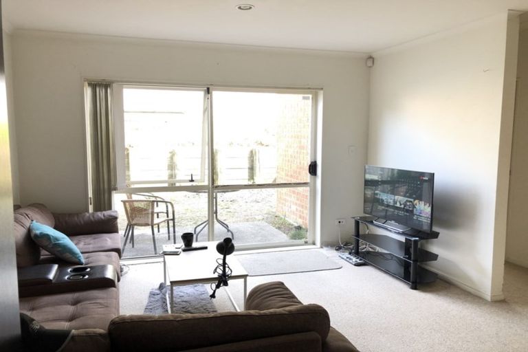 Photo of property in 10 Brashier Circle, Sunnyvale, Auckland, 0612