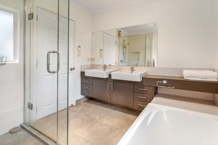 Photo of property in 5 Seymour Road, Mellons Bay, Auckland, 2014