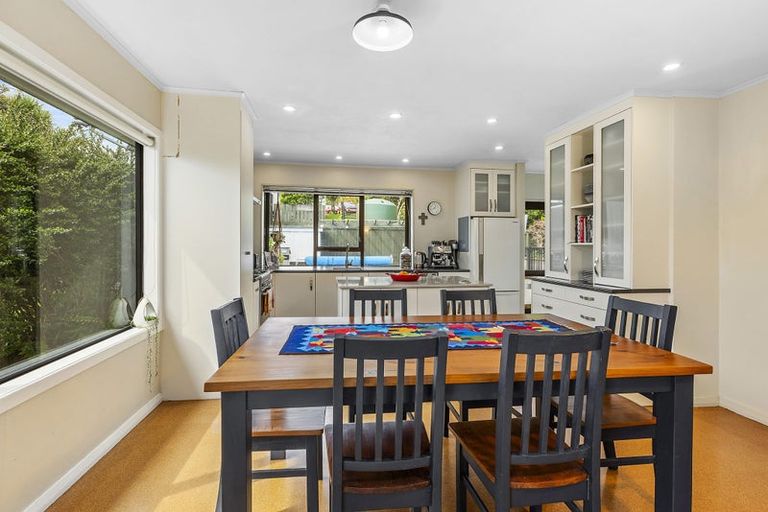 Photo of property in 24 Ranui Terrace, Tawa, Wellington, 5028