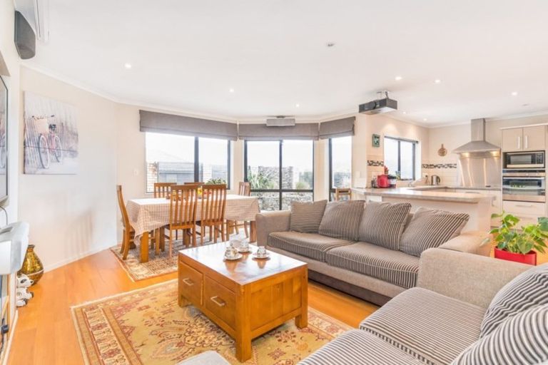 Photo of property in 55 Percy Kinsman Crescent, Riverstone Terraces, Upper Hutt, 5018