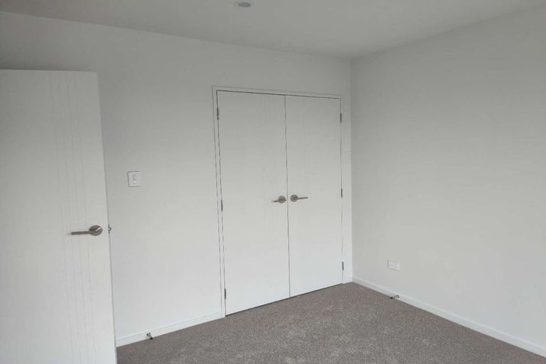 Photo of property in 8/107 Hobsonville Road, West Harbour, Auckland, 0618