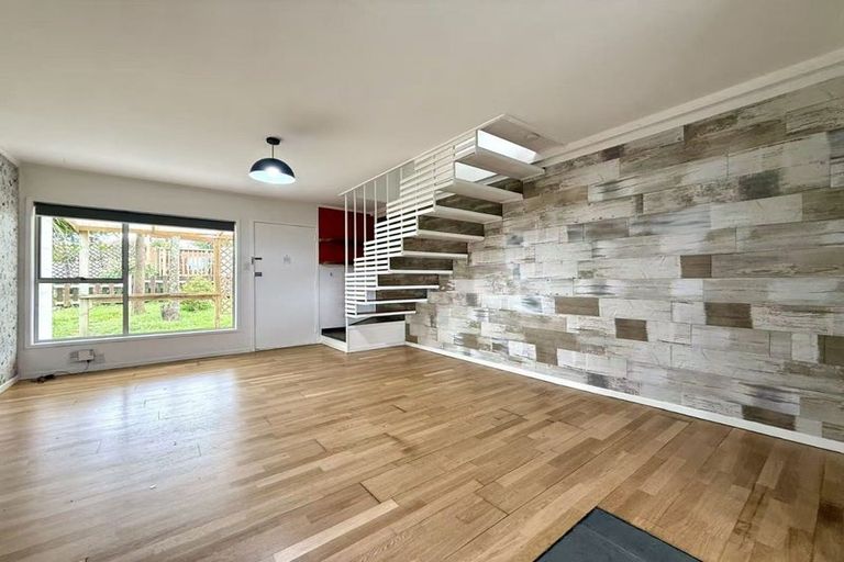 Photo of property in 7/108 West Coast Road, Glen Eden, Auckland, 0602