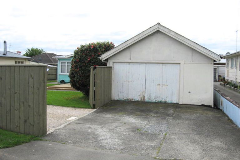 Photo of property in 2/4 Parkers Road, Tahunanui, Nelson, 7011