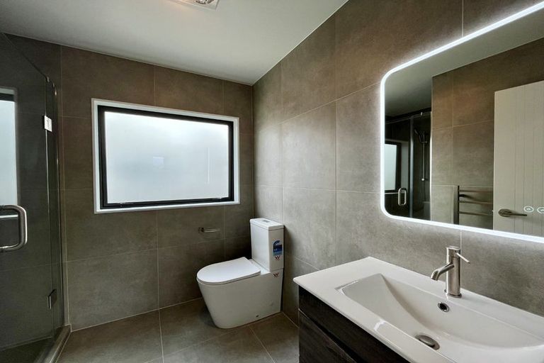 Photo of property in 98d Royal Road, Massey, Auckland, 0614