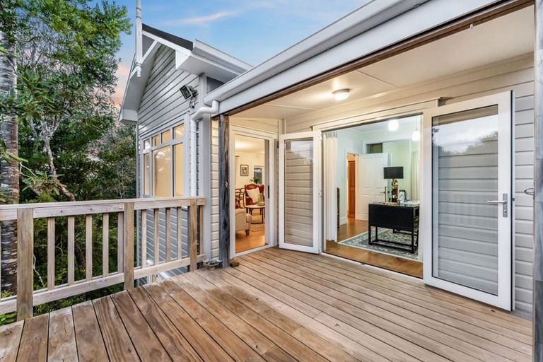 Photo of property in 4 Kereru Grove, Greenhithe, Auckland, 0632