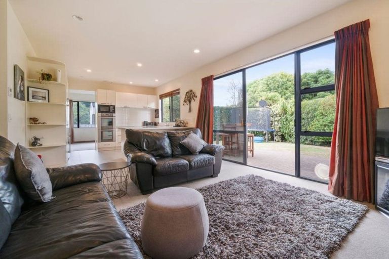 Photo of property in 19 Rosetti Rise, West Harbour, Auckland, 0618