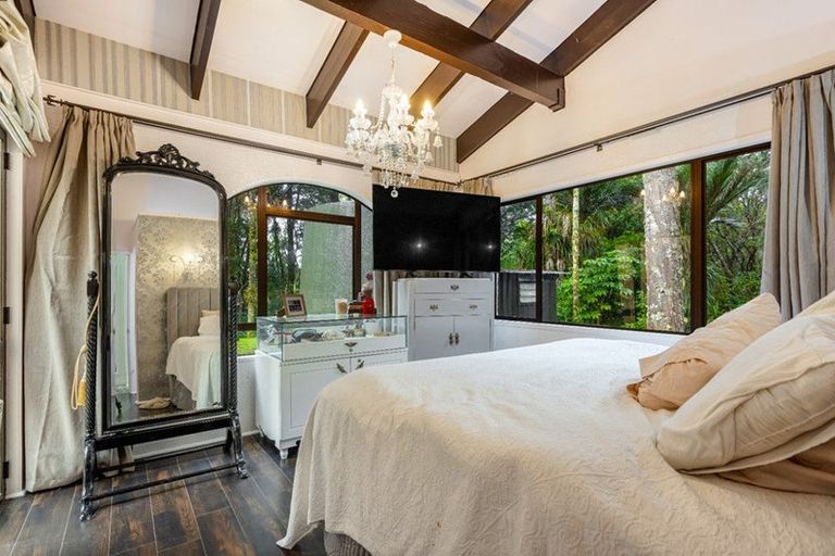 Photo of property in 719 Scenic Drive, Henderson Valley, Auckland, 0612