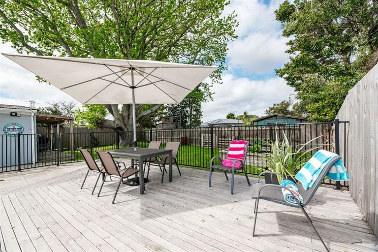 Photo of property in 25 Tiroroa Avenue, Te Atatu South, Auckland, 0610