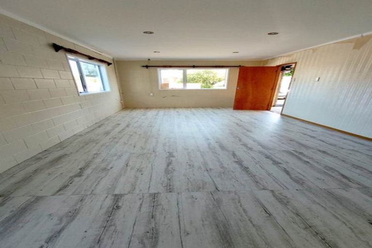 Photo of property in 14 Chelsea View Drive, Chatswood, Auckland, 0626