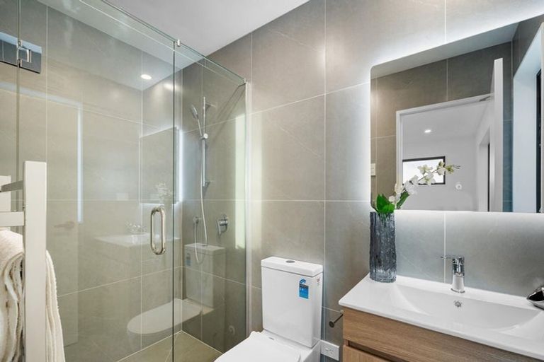 Photo of property in 37b Flanshaw Road, Te Atatu South, Auckland, 0610