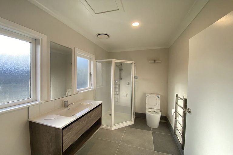 Photo of property in 70 Hobsonville Road, West Harbour, Auckland, 0618