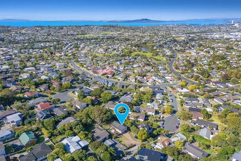 Photo of property in 15 Tacitus Place, Totara Vale, Auckland, 0629