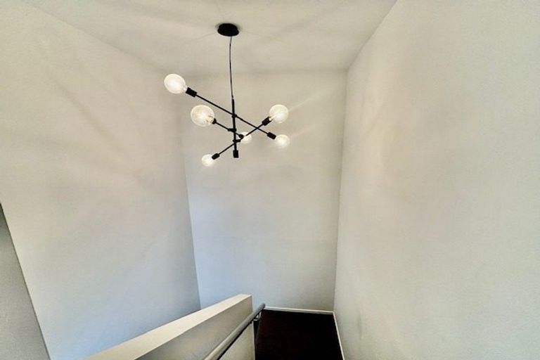 Photo of property in 6 Korokio Lane, Henderson, Auckland, 0612