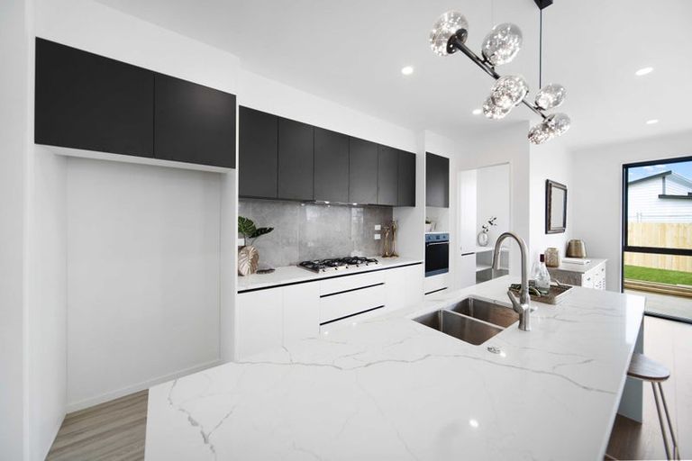 Photo of property in 13 Korowhiti Road, Clarks Beach, 2122