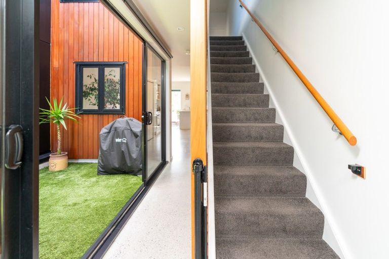 Photo of property in 2/50 Mandalay Terrace, Khandallah, Wellington, 6035