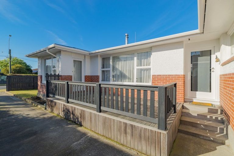 Photo of property in 25 Lake Terrace Road, Burwood, Christchurch, 8061
