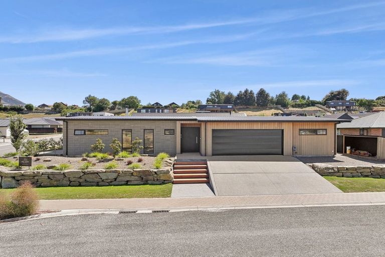 Photo of property in 2 Tomtit Crescent, Lake Hawea, Wanaka, 9382