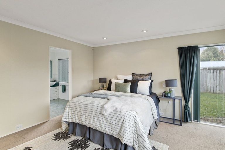 Photo of property in 32 Easton Way, Levin, 5510