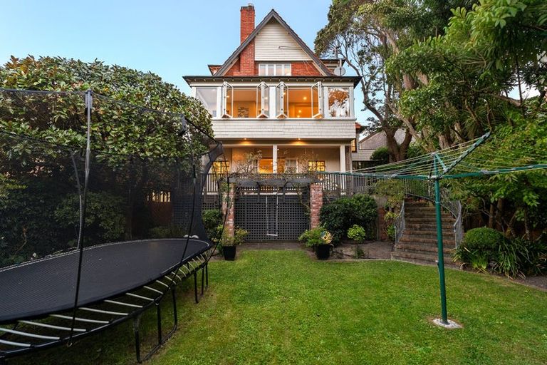 Photo of property in 84 Bolton Street, Kelburn, Wellington, 6012