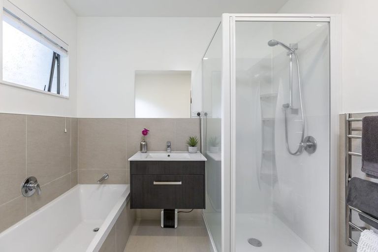 Photo of property in 2/660 Beach Road, Browns Bay, Auckland, 0630