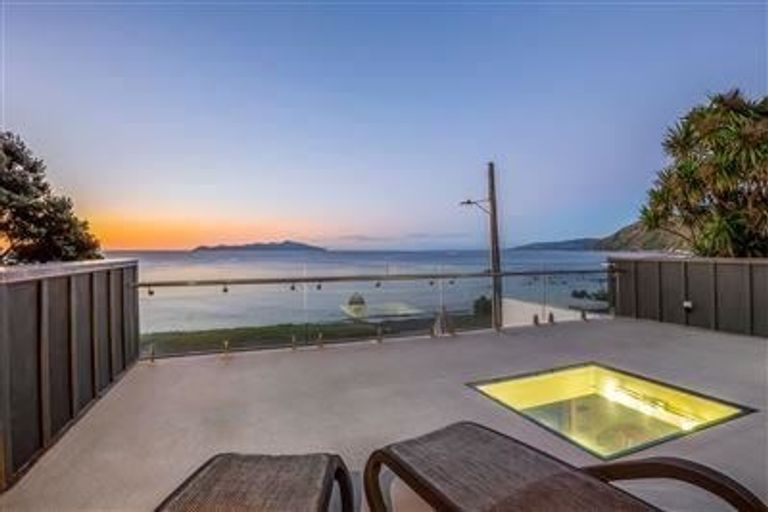 Photo of property in 10 Ocean Parade, Pukerua Bay, 5026