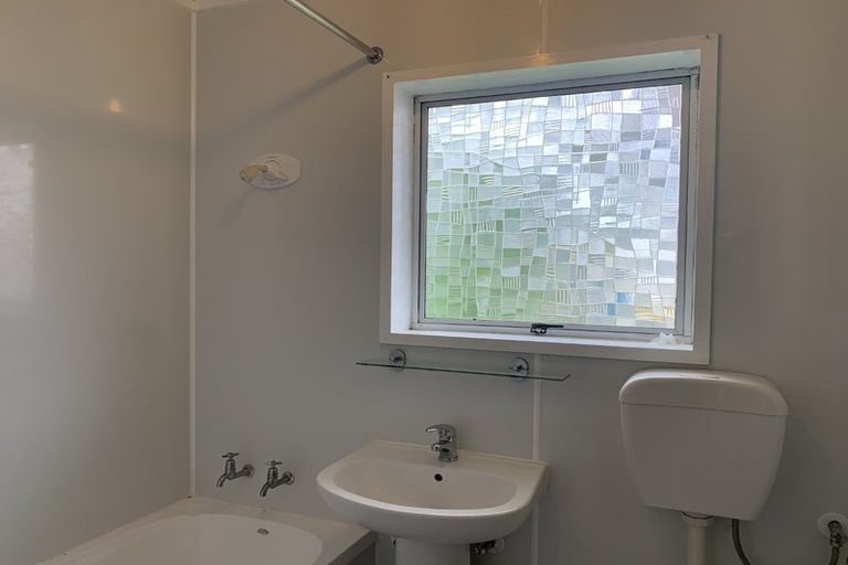 Photo of property in 3/11 Alston Avenue, Kelston, Auckland, 0602