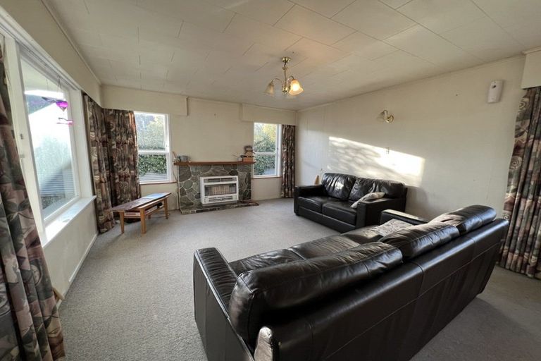 Photo of property in 27 Acacia Street, Kelvin Grove, Palmerston North, 4414