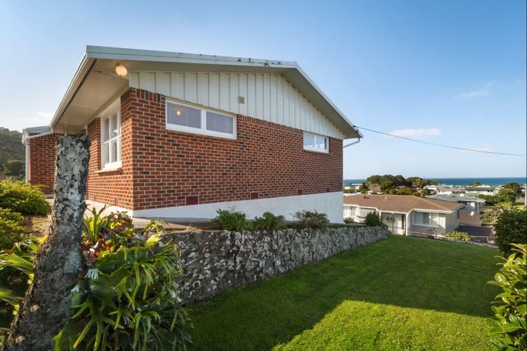 Photo of property in 28 Fyfe Road, Waihi Beach, 3611